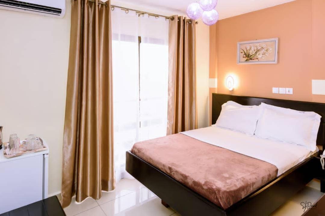 Serena Hotel Douala Eksteriør bilde