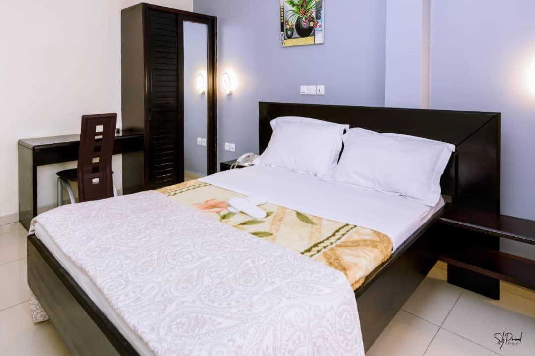 Serena Hotel Douala Eksteriør bilde