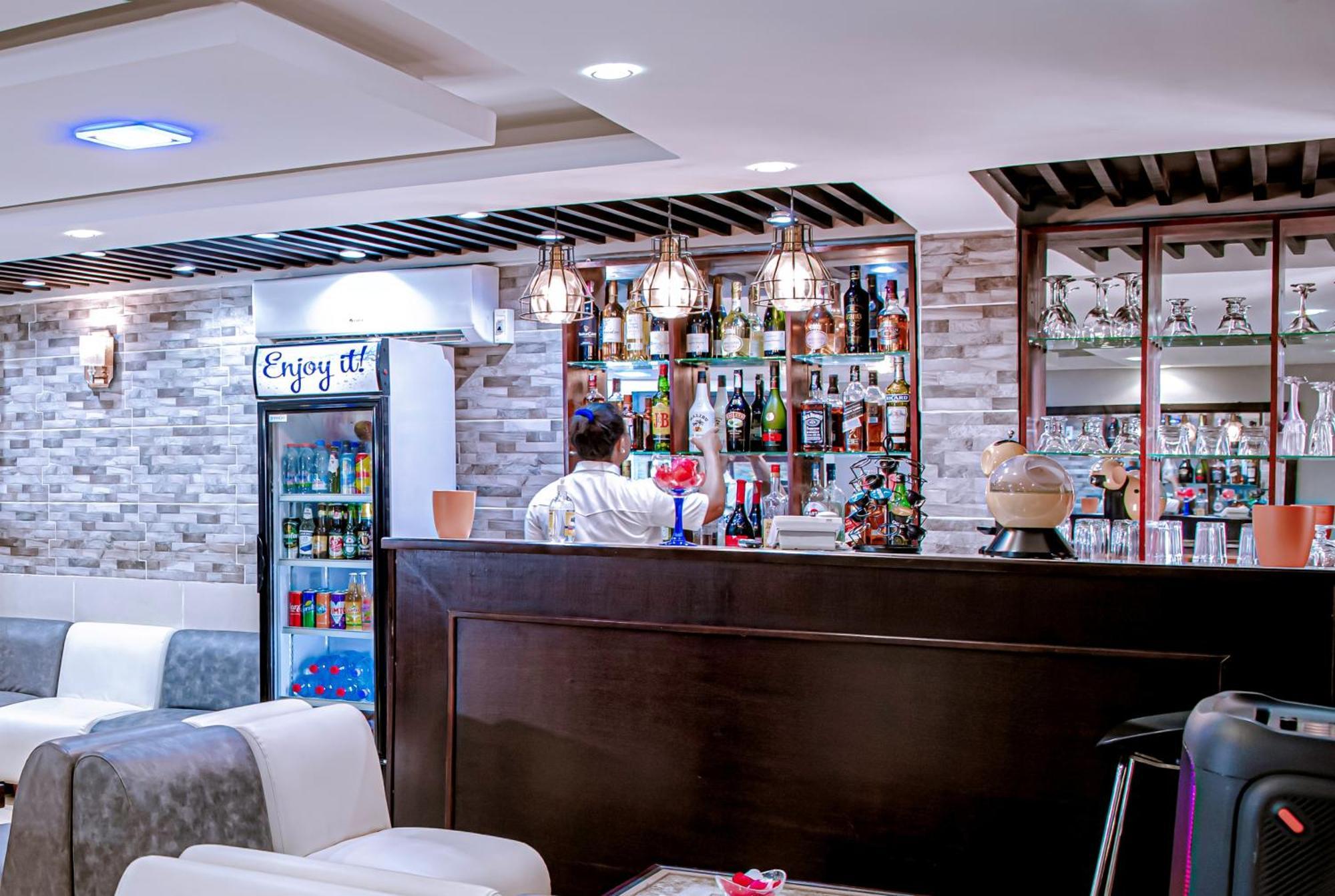 Serena Hotel Douala Eksteriør bilde